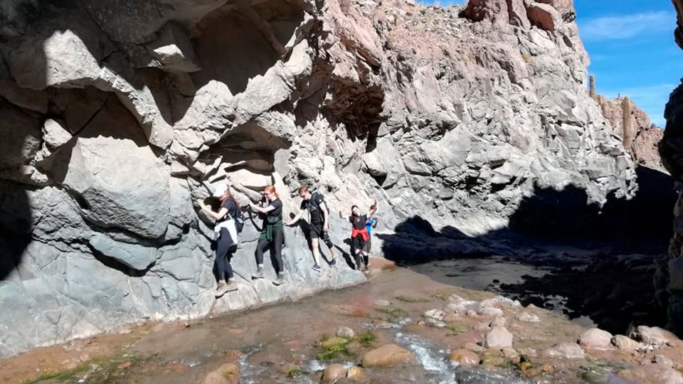 Trekking to Hidden Waterfall from Río Vilama foto 8